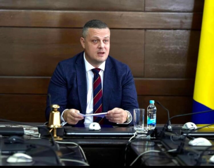 Ministar Mijatović: Fiskalne reforme neće stati, poslodavci već mogu isplaćivati minimalnu platu od 1.016,00 KM